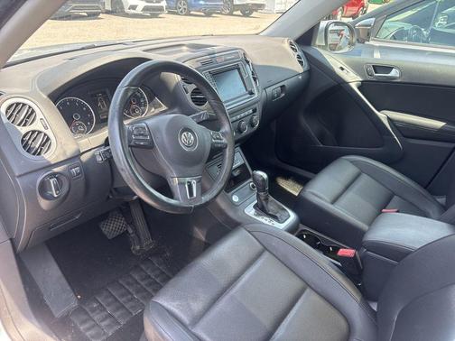 Reflex Silver Metallic 2017 Volkswagen Tiguan 2.0T Wolfsburg Edition