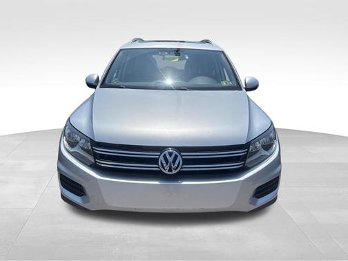 Reflex Silver Metallic 2017 Volkswagen Tiguan 2.0T Wolfsburg Edition