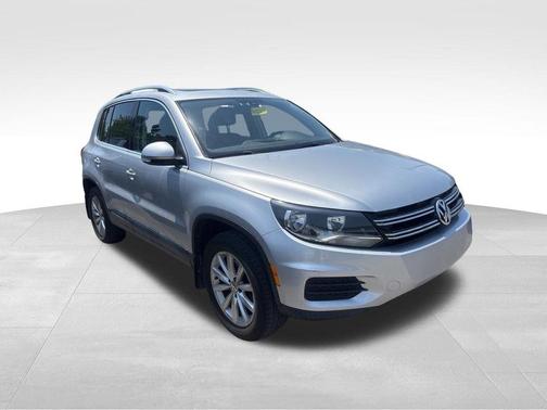 Reflex Silver Metallic 2017 Volkswagen Tiguan 2.0T Wolfsburg Edition