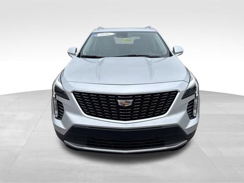 Radiant Silver Metallic 2019 Cadillac XT4 Premium Luxury