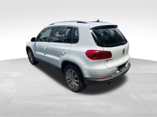 Pure White 2016 Volkswagen Tiguan SE