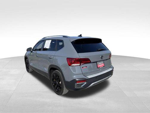 Pure Gray 2023 Volkswagen Taos 1.5T SE