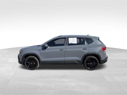 Pure Gray 2023 Volkswagen Taos 1.5T SE