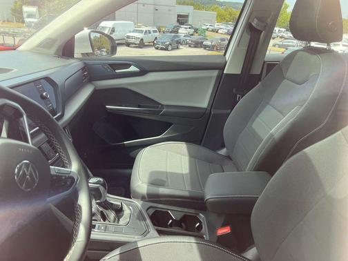 Pure White 2022 Volkswagen Taos 1.5T SE