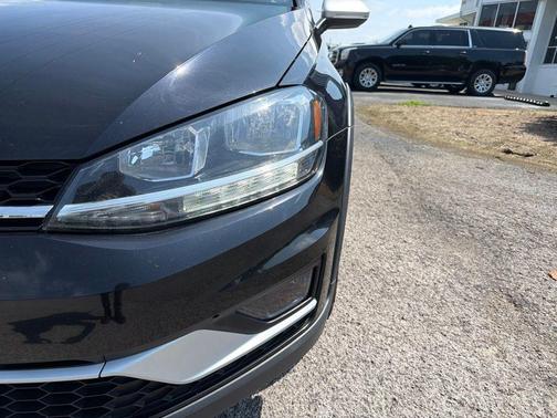 Pearl Metallic 2018 Volkswagen Golf Alltrack TSI SE