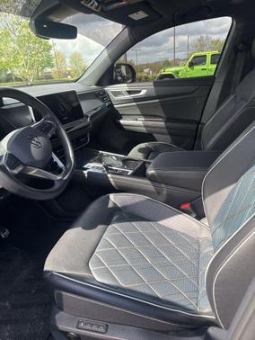 2024 Volkswagen Atlas Cross Sport 2.0T SEL Premium