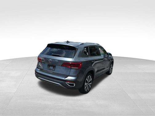 Gray 2022 Volkswagen Taos 1.5T SE