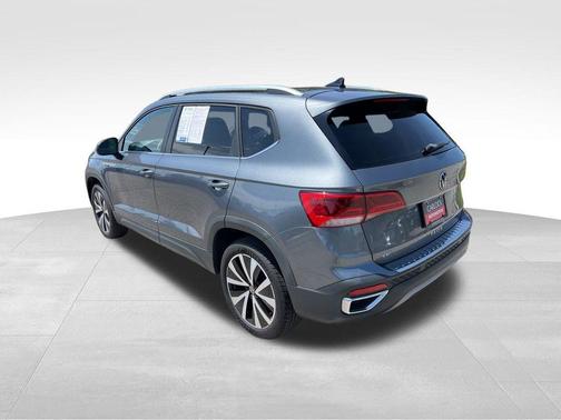 Gray 2022 Volkswagen Taos 1.5T SE