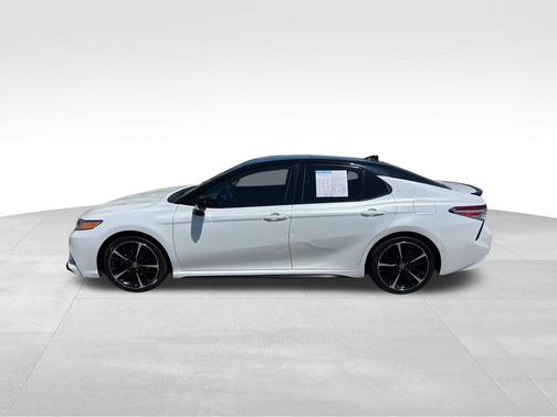 Wind Chill Pearl/Midnight Black Metallic 2020 Toyota Camry XSE