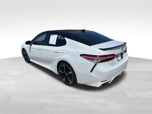 Wind Chill Pearl/Midnight Black Metallic 2020 Toyota Camry XSE