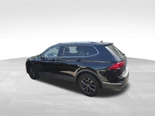 Deep Black 2023 Volkswagen Tiguan 2.0T SE
