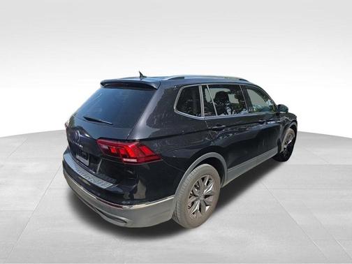 Deep Black 2023 Volkswagen Tiguan 2.0T SE