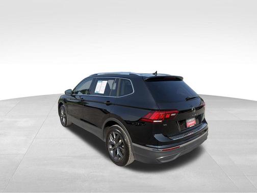 Deep Black 2023 Volkswagen Tiguan 2.0T SE