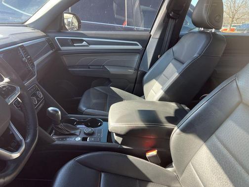 2022 Volkswagen Atlas Cross Sport 3.6L V6 SEL R-Line