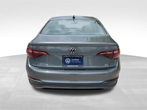 Platinum Gray Metallic 2022 Volkswagen Jetta 1.5T SE