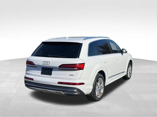 2022 Audi Q7 55 Premium Plus
