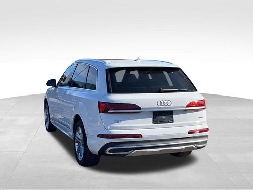 2022 Audi Q7 55 Premium Plus