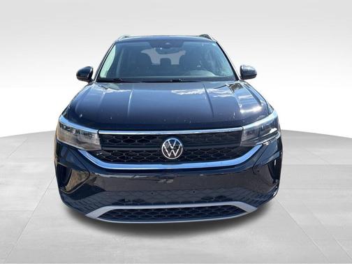 Deep Black Pearl 2023 Volkswagen Taos 1.5T SE