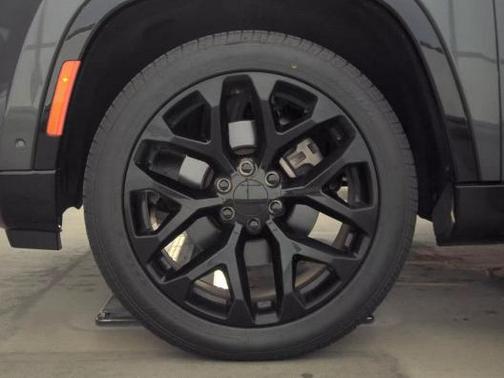 Baltic Gray Metallic Clearcoat 2022 Jeep Wagoneer Series II 4x2