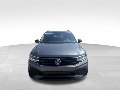 Platinum Gray Metallic 2023 Volkswagen Tiguan 2.0T SE R-Line Black