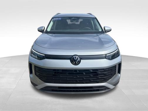 Pyrite Silver Metallic 2025 Volkswagen Tiguan 2.0T SE 4MOTION