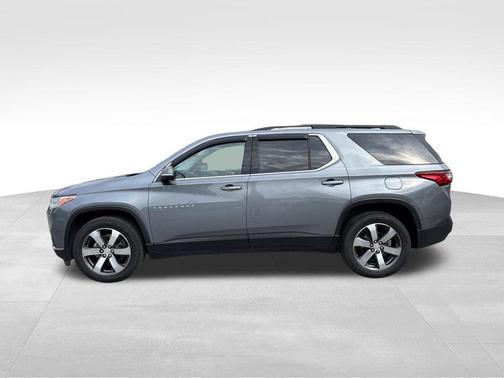 Satin Steel Metallic 2021 Chevrolet Traverse LT Leather