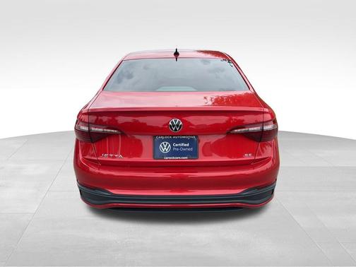 Kings Red Metallic 2022 Volkswagen Jetta 1.5T SE