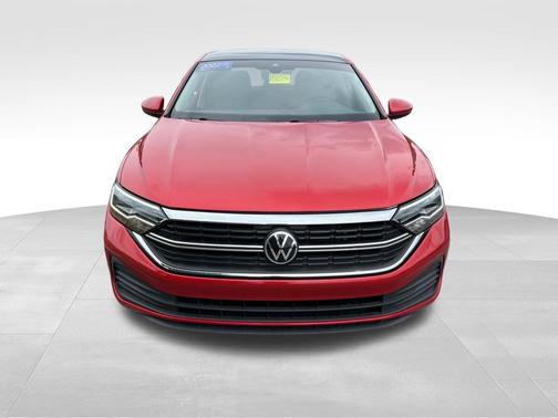 Kings Red Metallic 2022 Volkswagen Jetta 1.5T SE