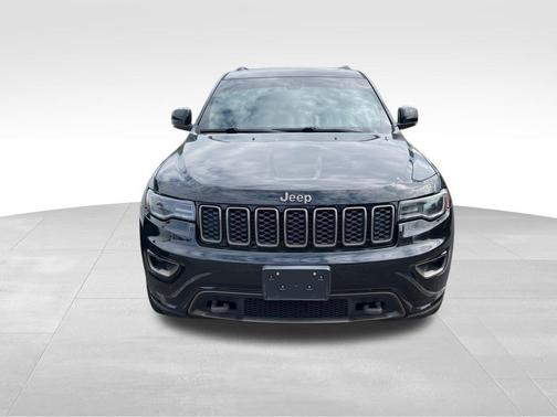 Diamond Black Crystal Pearlcoat 2017 Jeep Grand Cherokee Limited