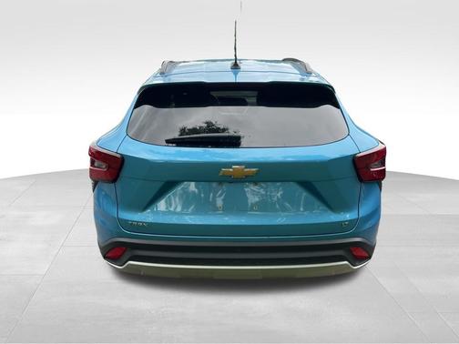 Marina Blue Metallic 2025 Chevrolet Trax LT