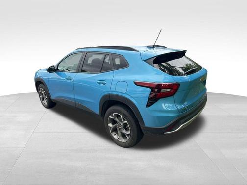 Marina Blue Metallic 2025 Chevrolet Trax LT