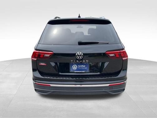 Deep Black 2024 Volkswagen Tiguan 2.0T S