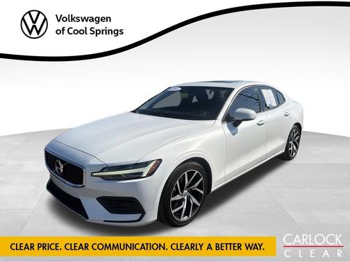 Crystal White Pearl Metallic 2019 Volvo S60 T6 Momentum