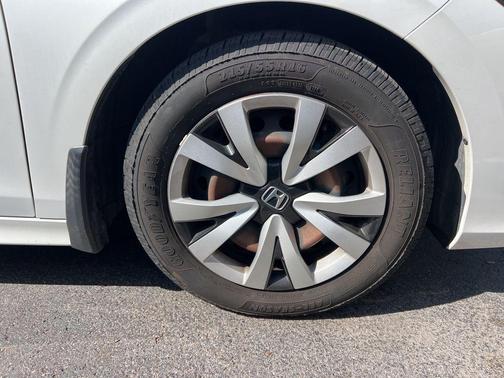 Platinum White Pearl 2022 Honda Civic LX