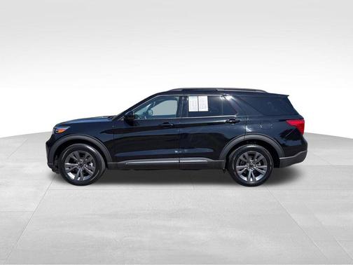 AGATE BLACK METALLIC 2023 Ford Explorer XLT
