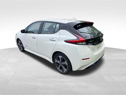 Pearl White 2018 Nissan Leaf SL