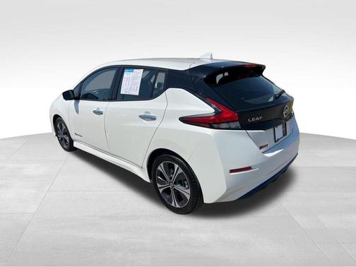 Pearl White 2018 Nissan Leaf SL