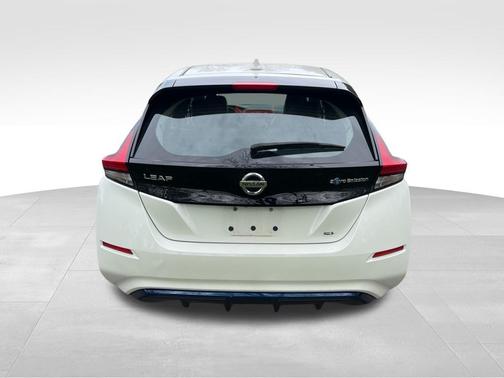 Pearl White 2018 Nissan Leaf SL