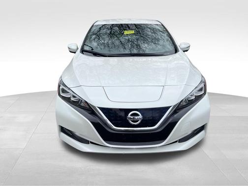Pearl White 2018 Nissan Leaf SL