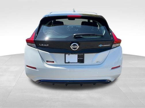 Pearl White 2018 Nissan Leaf SL