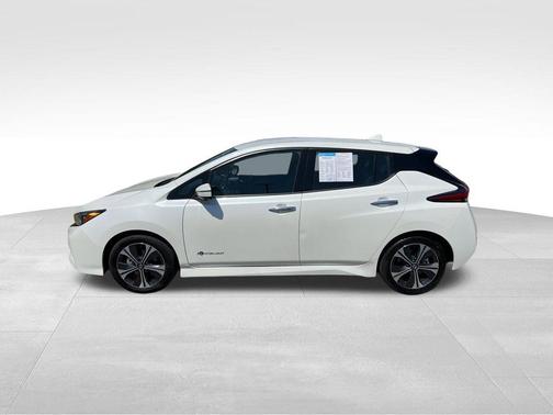 Pearl White 2018 Nissan Leaf SL