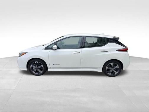 Pearl White 2018 Nissan Leaf SL