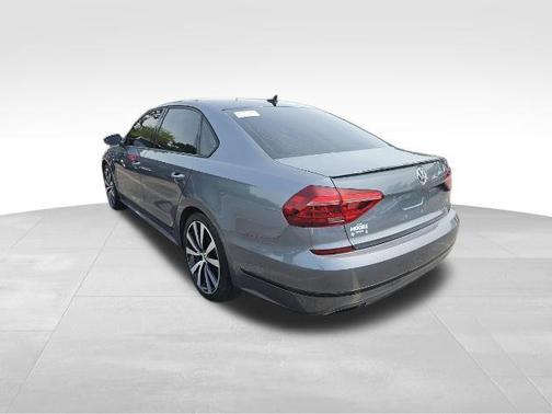 Platinum Gray Metallic 2018 Volkswagen Passat 3.6L V6 GT