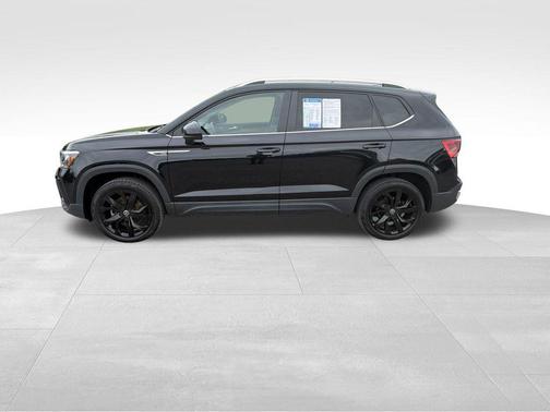 Deep Black Pearl 2023 Volkswagen Taos 1.5T SE