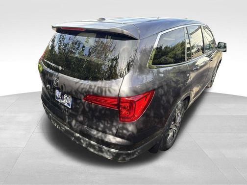 Modern Steel Metallic 2018 Honda Pilot EX-L
