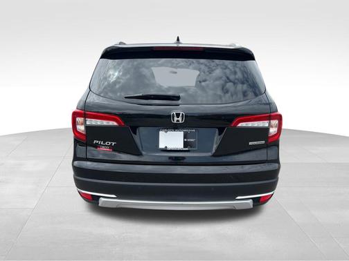 Crystal Black Pearl 2022 Honda Pilot Touring 8-Passenger