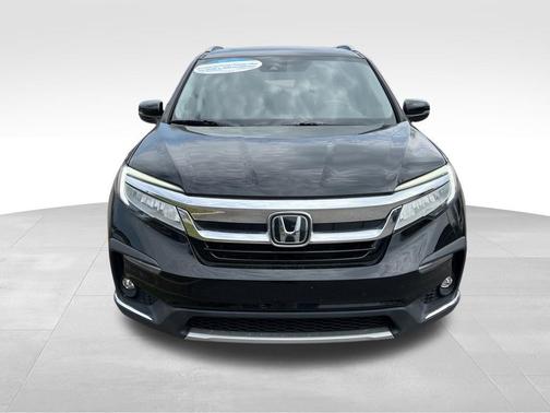 Crystal Black Pearl 2022 Honda Pilot Touring 8-Passenger