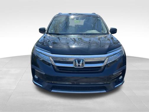 2022 Honda Pilot Touring 8-Passenger