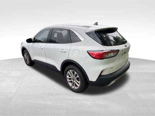 OXFORD WHITE 2021 Ford Escape SE