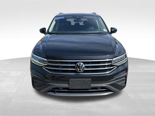 Deep Black 2022 Volkswagen Tiguan 2.0T SE 4MOTION